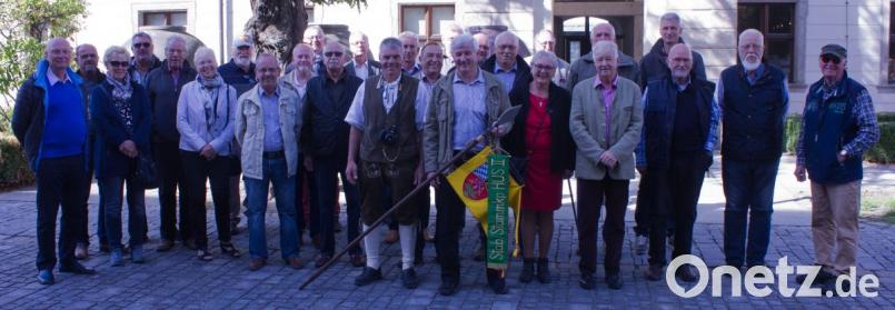 Ehemalige Soldaten und Zivilangestellte der Heeresunteroffiziersschule II treffen sich in Weiden. Bild: exb