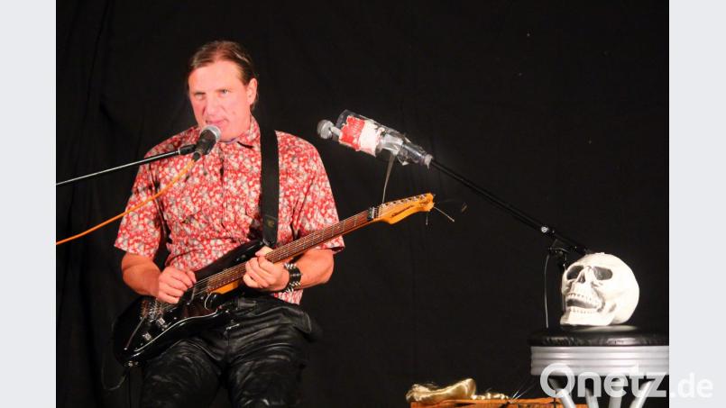&quot;Bürger from the hell&quot; präsentiert sich in Windischeschenbach als echter und knallharter Rocker. Bild: stg