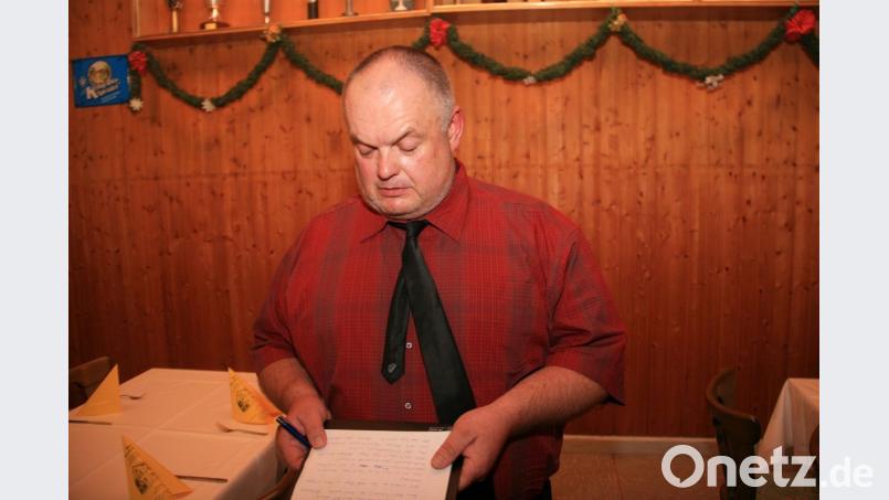 Josef Bayer fasste die Familien- und Firmenchronik in seinem Rückblick zusammen. Bild: wro