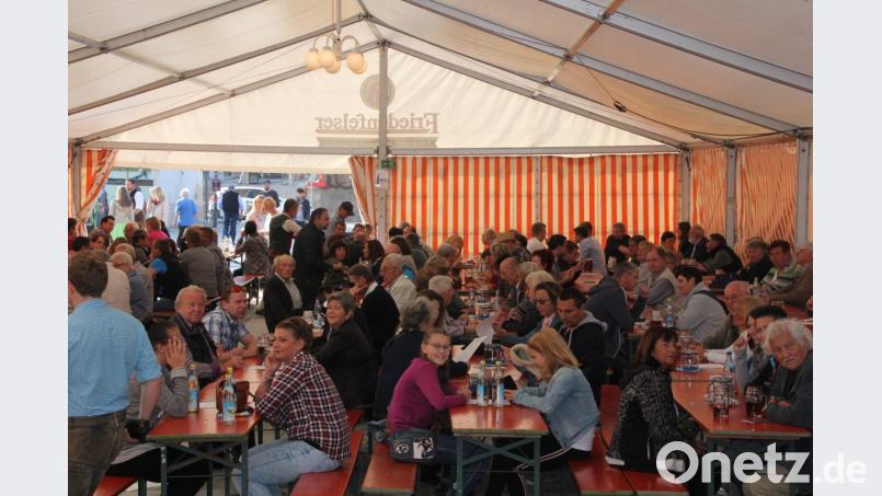 Das Festzelt war beim Oktoberfest schon am Nachmittag stets gut gefüllt. Bild: kro
