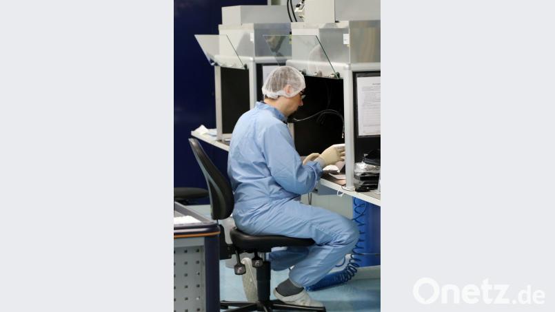 Verschiedene Arbeiten können nur im Reinraum erledigt werden. Bild: Gerhard Götz