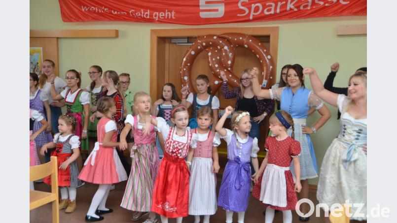 Wenn die kleinen der TV-Tanzgruppen Wiesn feiern, dann lassen sie es gehörig krachen. Bild: dob
