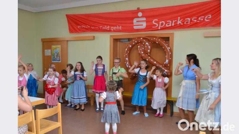 Wenn die kleinen der TV-Tanzgruppen Wiesn feiern, dann lassen sie es krachen. Bild: dob