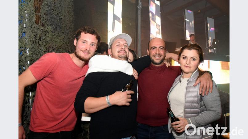 Gute Laune bei der JU-Party &quot;Floss dreht auf&quot;. Bild: bgm