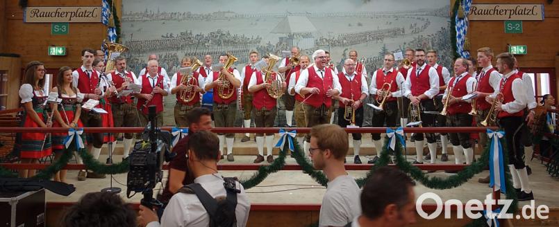 Die Blaskapelle Kirchenthumbach spielt auf dem Oktoberfest in München im Festzelt &quot;Tradition&quot; (&quot;Oide Wiesn&quot;). Bild: ü