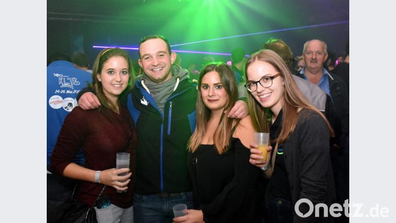 Gute Laune bei der JU-Party &quot;Floss dreht auf&quot;. Bild: bgm
