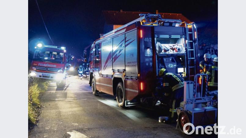 Zahlreiche Feuerwehren und das THW eilten an die Unglücksstelle. Ihrem Einsatz ist es zu verdanken, dass Schlimmeres verhindert wurde. Bild: rkp