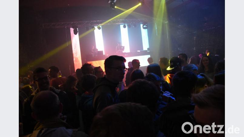 Gute Laune bei der JU-Party &quot;Floss dreht auf&quot;. Bild: bgm