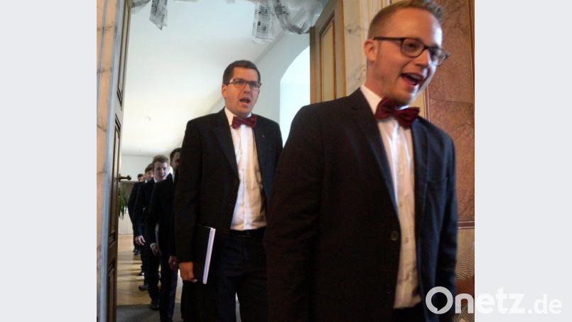 Originell war der Einzug mit Gesang, mit dem das Renner Ensemble das mitreißende Konzert eröffnete. Bild: weu