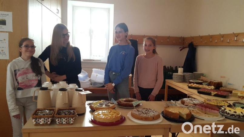 Ruhe vor dem Besucheransturm. Die Jugendlichen haben sich gut auf den Ansturm vorbereitet. Bild: sei