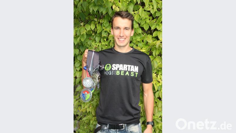 Martin Träxler holte beim „Spartan Beast 2018“ in Oberndorf in Tirol die Siegermedaille. Bild: lg