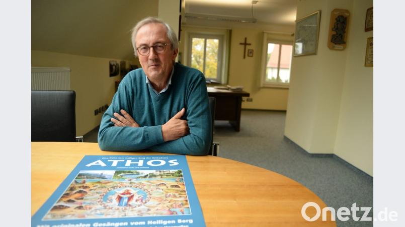 Franz Mädler präsentiert „Athos – Zwischen Erde und Himmel“ in einem Multivisionsvortrag im Kubus in Ursensollen. Bild: brü