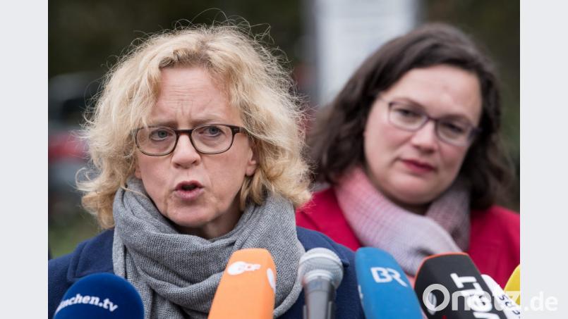 Die SPD-Spitzenkandidatin für die Landtagswahl Natascha Kohnen (von links), und die SPD-Bundesvorsitzende Andrea Nahles haben Anfang der Woche noch einmal ihre Einigkeit betont. Bild: Sven Hoppe/dpa