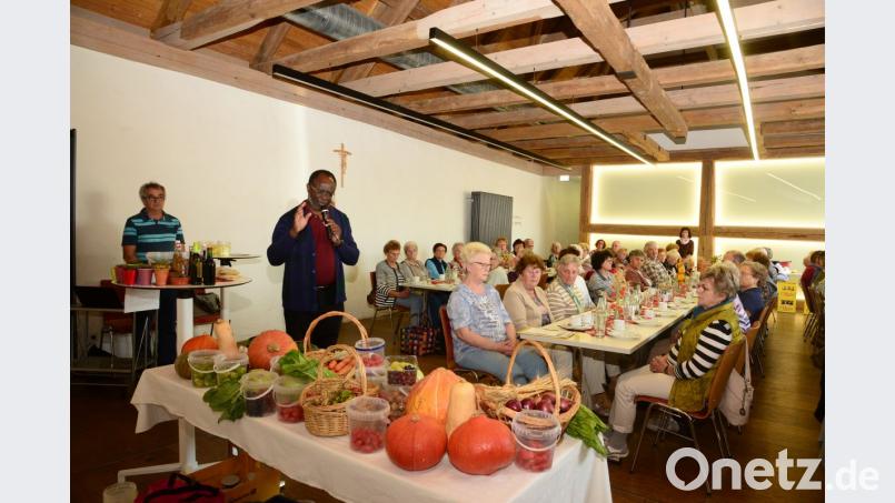 Die Senioren der Pfarrgemeinde feiern Erntedank. Bild: bey