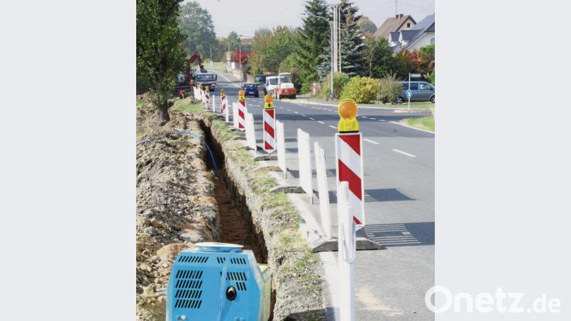 Richtung Ortseingang bewegt sich die Baustelle zur Verlegung der neuen Leitung zu einem außerhalb gelegenen Anwesen. 620 Meter ist sie lang. Bild: bkr