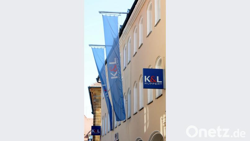 Auch in der Amberg Filiale des Modehauses K&L soll der Betrieb weiter gehen. Bild: Stephan Huber