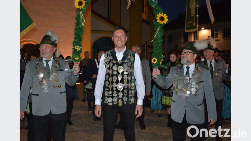 Gauschützenmeister Bernhard Friedl, Landesschützenmeister Matthias Wiendl und Schützenkönig Josef Wurdack (von links). Bild: jr
