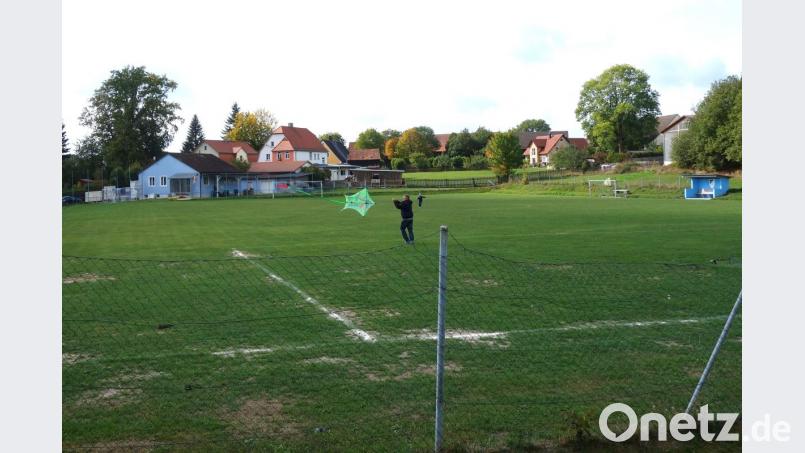 Mit 600 Euro unterstützt die Stadt die Sanierung des A-Platzes auf dem Areal des Altenstädter Sportvereins, was jedoch erst nach einer kontrovers geführten Diskussion unter Dach und Fach war. Bild: fjo
