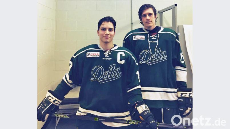 Knapp ein Jahr lief der Weidener Verteidiger Florian Lehner (rechts, hier mit seinem Freund Allan Gekhman) in Kanada für die High School South Delta Secendary in Tsawassen auf. Bild: privat