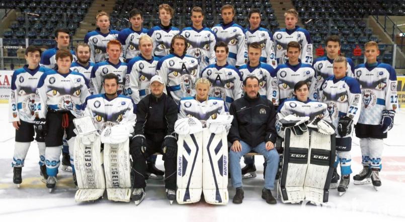Vergangene Saison jagte Florian Lehner (mittlere Reihe, Sechster von links) mit der U19 des EV Weiden in der Bayernliga dem Puck hinterher. Bild: EV Weiden