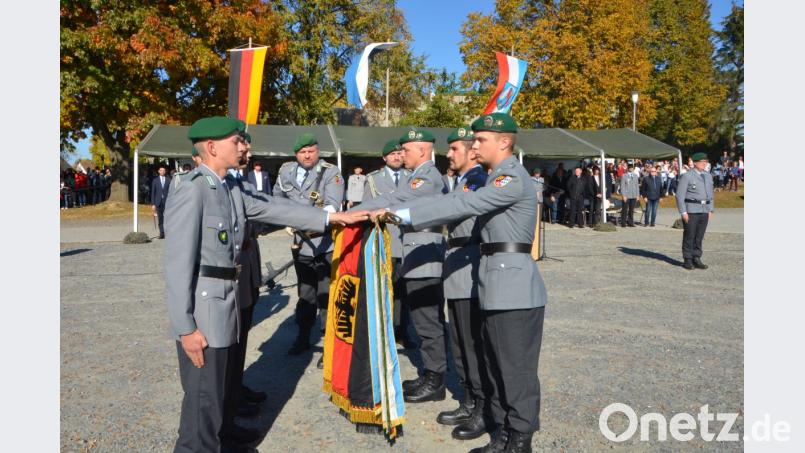 Mit allen militärischen Ehren legen 186 Rekruten ihren Eid auf die Bundesrepublik Deutschland ab. &quot;Ich gelobe der Bundesrepublik Deutschland treu zu dienen und das Recht und die Freiheit des deutschen Volkes tapfer zu verteidigen. So wahr mir Gott helfe.“ Bild: dob
