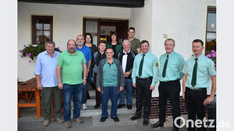Bei der Organisation des ersten &quot;Ü-40-Schießens&quot; machen sich Rudi Hirschmann, Karlheinz Hagner und Helmut Bauer (von rechts) einen guten Namen. Bild: fjo