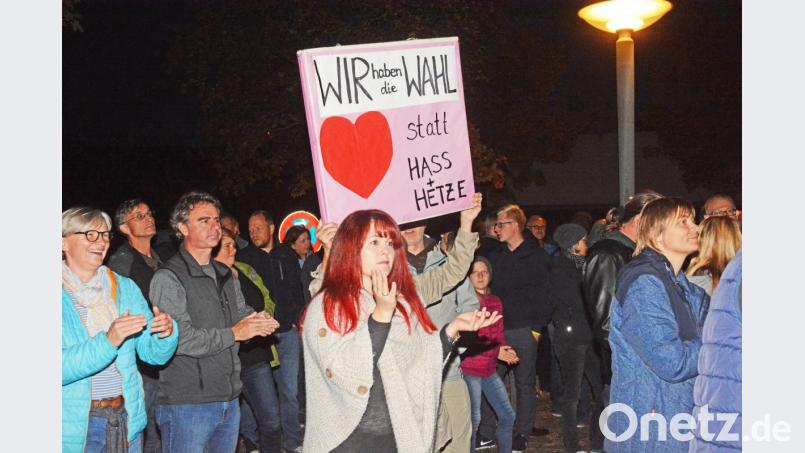 Herz statt Hass und Hetze“ lautet die Forderung. Bild: gsb