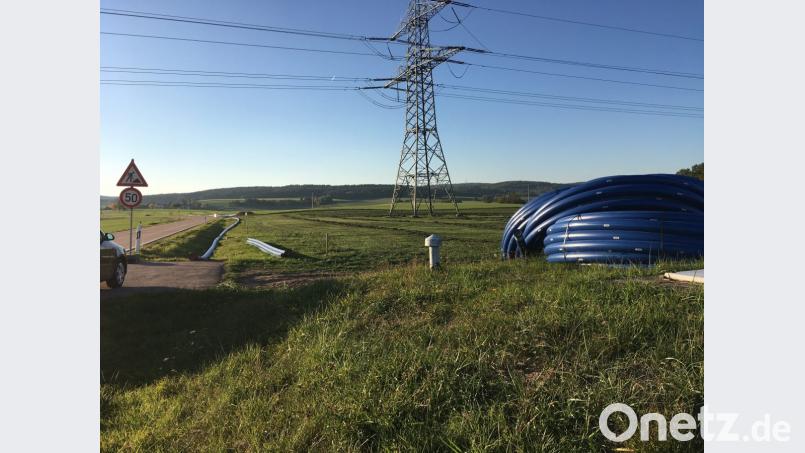 Alles ist vorbereitet, damit ab Montag die eigentliche Verlegung der neuen Wasserleitungsrohre zwischen Rottendorf, Hohersdorf und Inzendorf in Angriff genommen werden kann. Bild: ihl