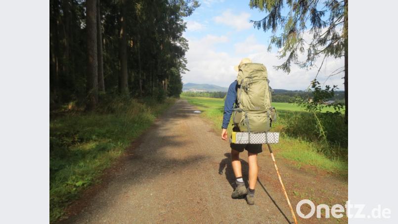 Wer auf dem Burgenweg nicht unbedingt im freien campieren will, ist gut beraten, etwas weniger Gepäck mitzunehmen. Bild: bl