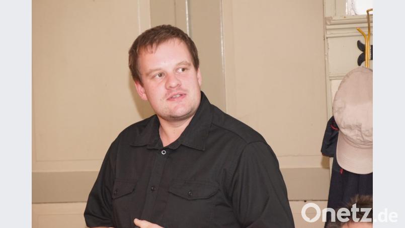 Viele Möglichkeiten, trotz Futtermangel den Tierbestand zu erhalten, zeigt der Vertreter der VFR, Stefan Pickel, auf. Bild: bkr