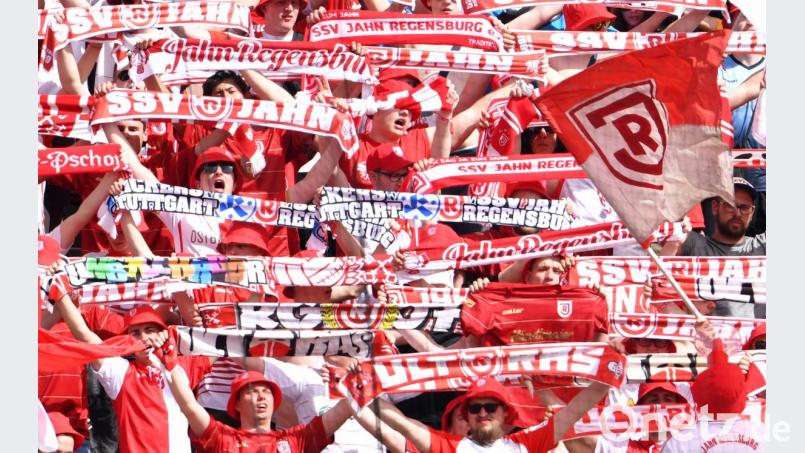 Fans des SSV Jahn Regensburg. Bild: dpa
