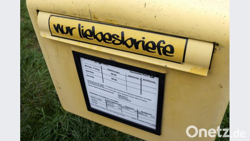 Entdeckt in Hahnbach von unserer Leserin Lisa Graf: Ein Briefkasten für Leute mit Herz. Und mit Humor. Bild: Petra Hartl