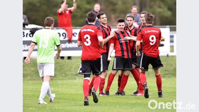 Fast auf den Tag genau vor einem halben Jahr bejubelte der SC Luhe-Wildenau einen 4:0-Sieg gegen den 1. FC Rieden (Bild). Am Sonntag stehen sich die beiden im Spitzenspiel der Kreisliga Süd gegenüber. Bild: af