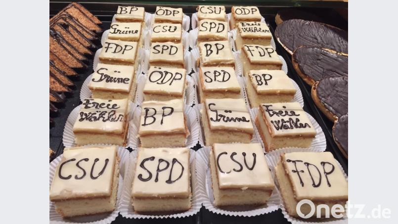 Zwischen Nussecken und Teeblättern: die Wahlschnitten einer Wutschdorfer Bäckerei. Bild: Martina Ries