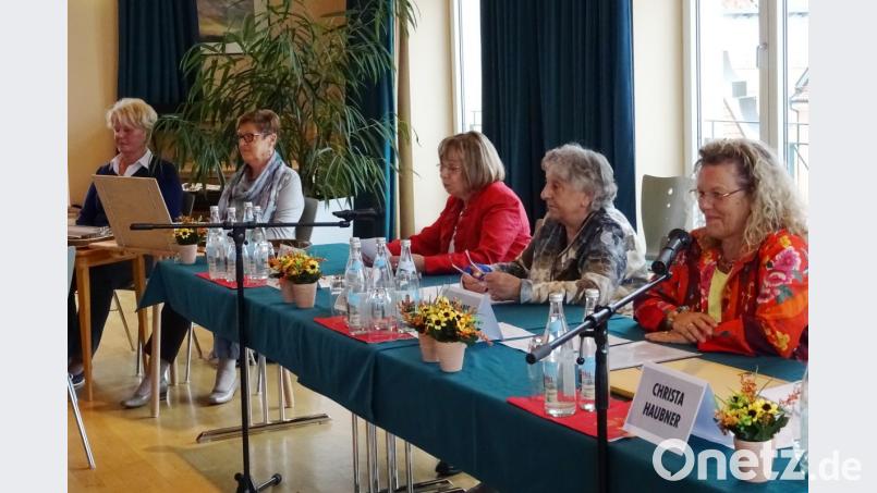 Die Gruppe Autobiografisches Schreiben begeistert mit einer Lesung im Maria- Seltmann-Haus. Bild: sm Bild: Schmola, Werner