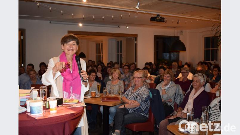 Der humorvolle Vortrag und die vielen Gesundheitstipps von "Nana" alias Susanne Flintsch begeistert eine große Fangemeinde. Bild: bnr