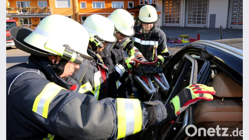 Einsatz des Spreizers zum Entfernen einer Tür. Bild: mef