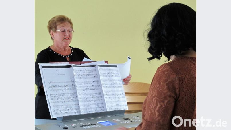 Annerose Köhler verdeutlicht wieder einmal, wie stimmgewaltig sie ein Solo präsentieren kann. Bild: wlr