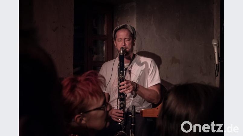 Florian Riedl in der Musik versunken. Bild: pml