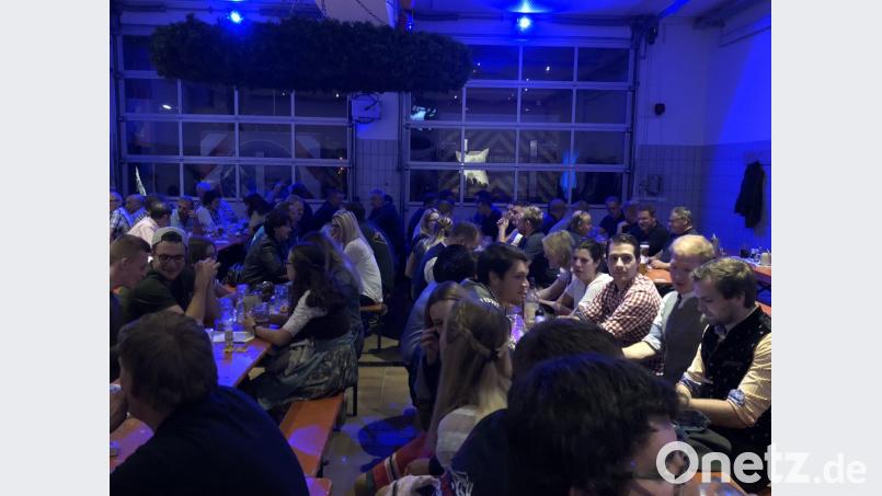 Beim Oktoberfest der Feuerwehr geht es zünftig zu. Bild: mld