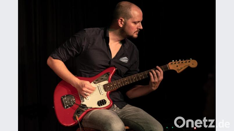 Luke Cyrus Goetze mit der E-Gitarre. Bild: pml