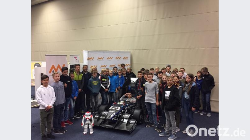 Sehr lehrreich ist für die Siebtklässler der Kemnather Realschule der Besuch des Lernlabors an der OTH Amberg. Bild: jzk