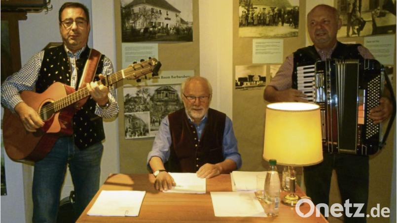 Dass Musik und Dialekt zusammenpassen, beweisen (von links) Werner Meier, Dieter Radl und Gerd Retzer bei der Eröffnung der Eschenbacher Mundarttage. Bild: rn