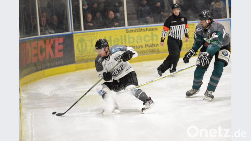 Erstes Heimspiel für Vaclav Benak (links) für den ERSC Amberg. Die Wild Lions setzten sich mit 5:4 durch und machten nach dem 3:2-Sieg vom Freitag in Pfaffenhofen das Sechs-Punkte-Wochenende perfekt. Bild: brü