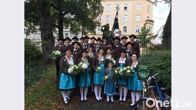 Mit Stolz vertritt die SG Eichenlaub Meerbodenreuth die Oberpfalz beim Oktoberfestzug in München. Auch Bürgermeister Ernst Schicketanz teilt dieses Erlebnis mit den Schützen. Bild: adj