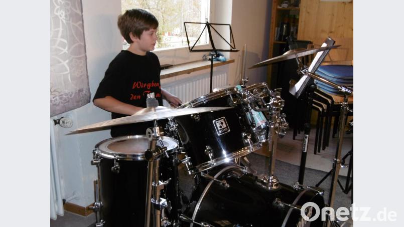 Simon Dotzler überzeugt mit einem Drum-Set-Solo von Christoph Niessen. Bild: mma