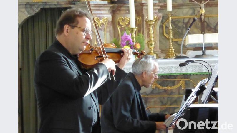 Mit ihrem Konzert erinnern Gerhard Urban (Violine) mit Hanns-Friedrich Kaiser (Klavier) an den Oberfpälzer Komponisten Anton Beer-Walbrunn. Bild: Ferdinand Schönberger