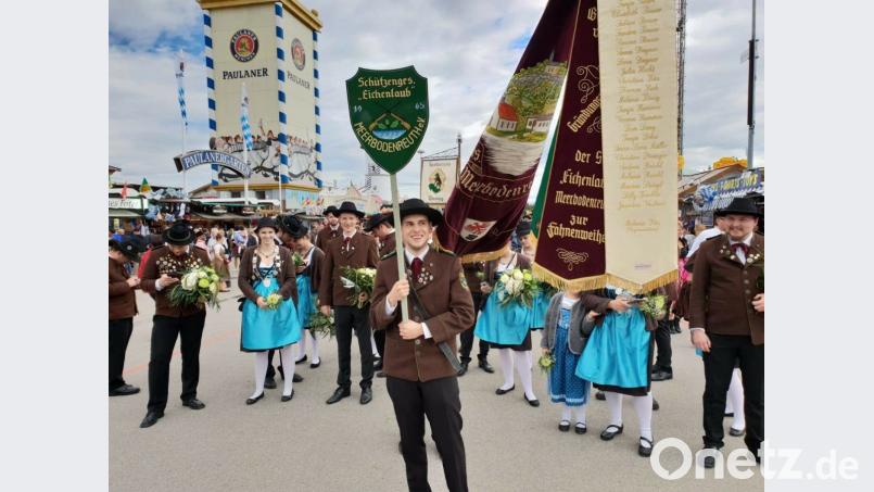 Mit Stolz vertritt die SG Eichenlaub Meerbodenreuth die Oberpfalz beim Oktoberfestzug in München. Auch Bürgermeister Ernst Schicketanz teilt dieses Erlebnis mit den Schützen. Bild: adj