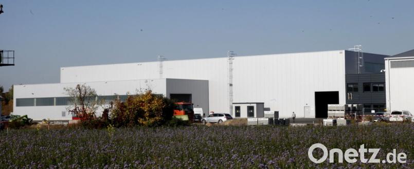 Der Automobil-Zulieferer „Benteler“ eröffnete am Samstag die neue Produktionshalle im Schwandorfer Süden und produziert dort jährlich
70 000 Batteriewannen für einen namhaften deutschen Automobilhersteller. Bild: Hirsch