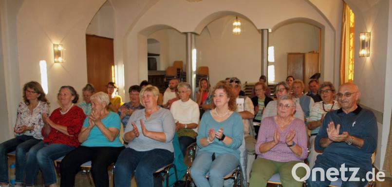 Mehr als 30 Zuhörerinnen und Zuhörer kamen zum Informationsabend „Letzte-Hilfe-Kurs“ in den Pfarrsaal. Bild: sön